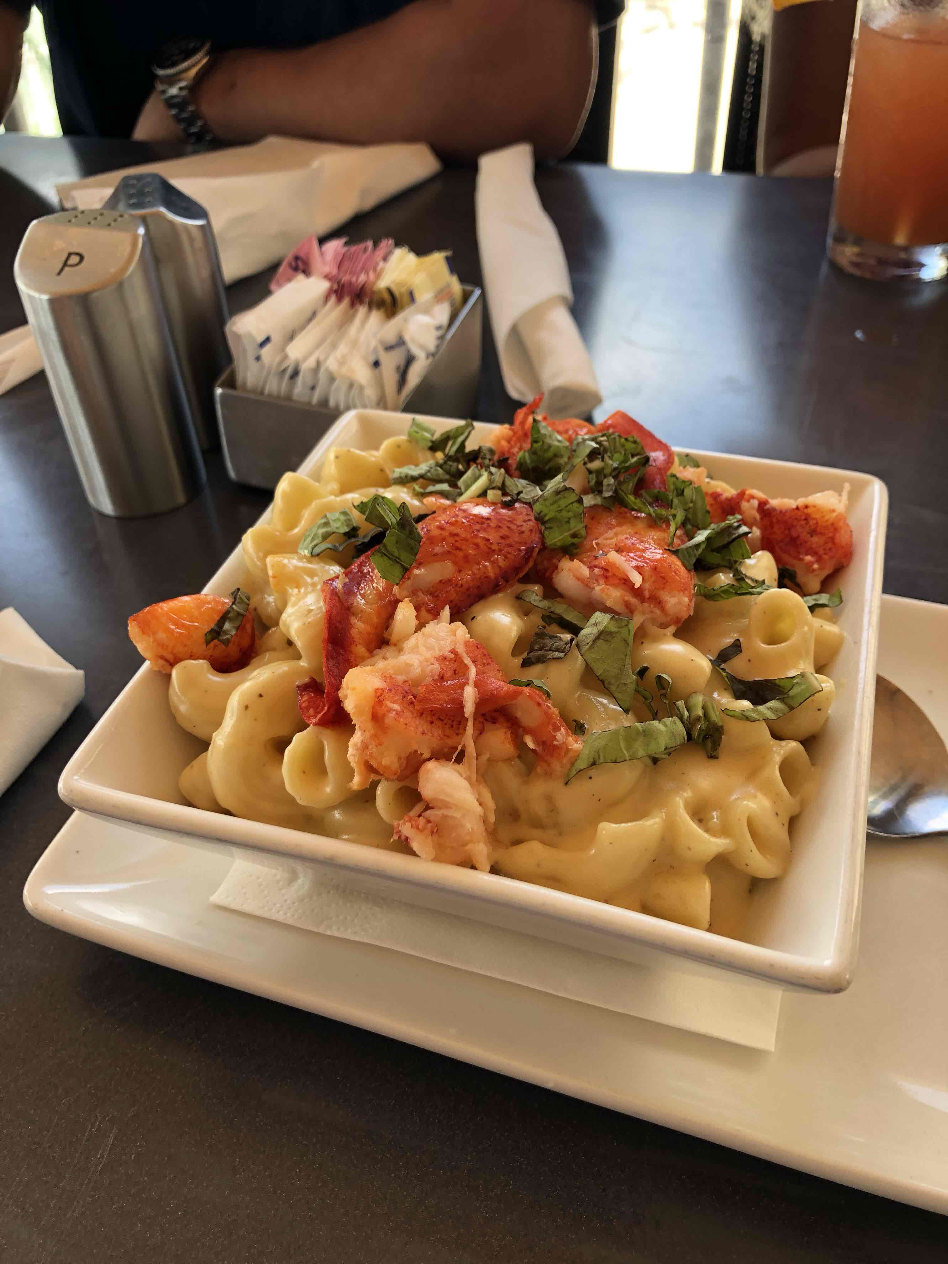 lobster mac and cheese at Flippers