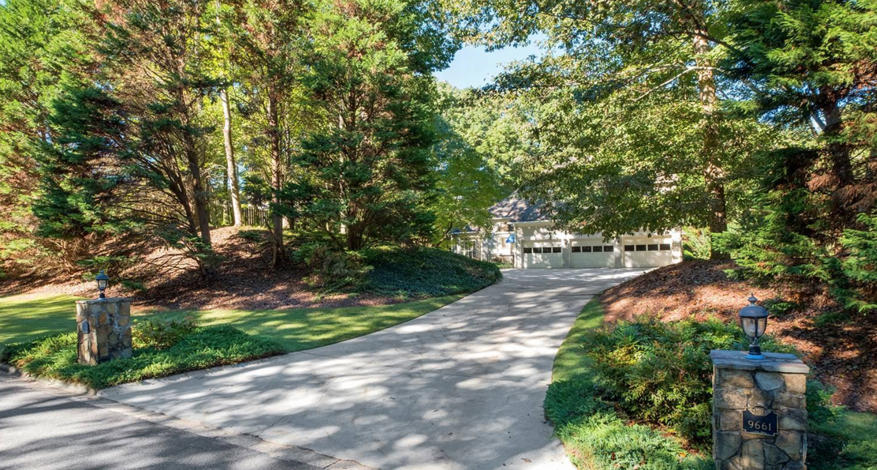 9661 Huntcliff Trace Sandy Springs Georgia 30350 Listed by Barb St. Amant 404-271-6733