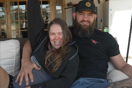 Ronda Rousey 4 Months Pregnant, Shows Off Baby Bump!