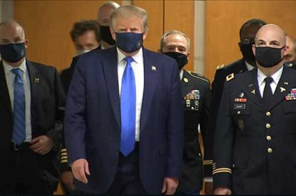 Trump wears a mask during visit to wounded service members at Walter Reed