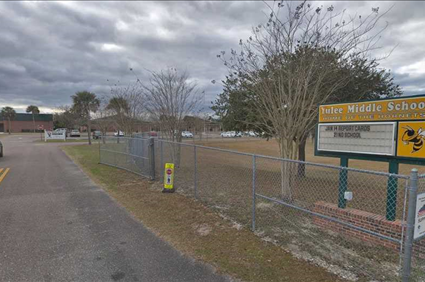 Florida 8th grade student says teacher deemed outfit too revealing: report