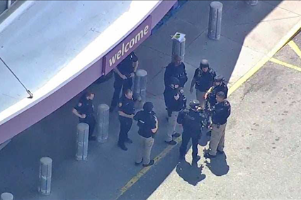 New York shooting at supermarket leaves 1 dead, 2 wounded