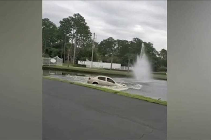Florida children rescued after driver crashes into pond while fleeing deputies