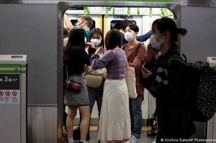 Japan stabbing attack: At least 17 injured on Tokyo train | DW | 31.10.2021